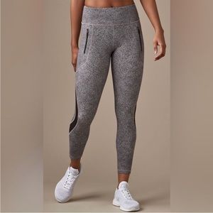 Lululemon Invigorate 7/8 Leggings Size 6 Sea Spray Alpine White Chrome Pattern